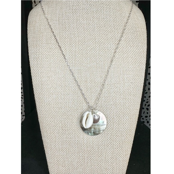 NWT Catalina Angelina Silver Shell Long Pendant Necklace - Picture 1 of 6